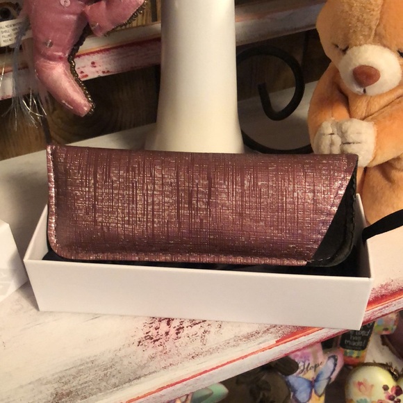 Box for glasses with (3) covers inside - Picture 9 of 10